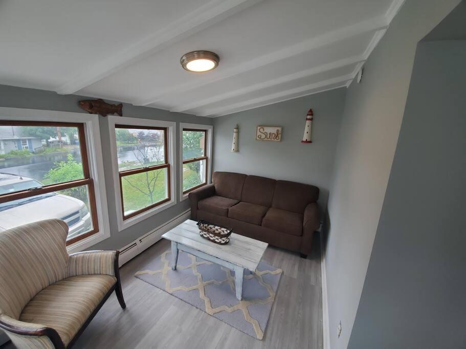 Beachy Bay Breeze Bungalow 2Br With Parking And Close To Many Amenities. Уэст-Хейвен Экстерьер фото