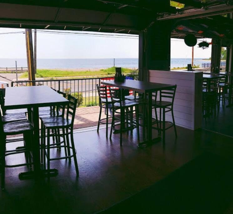Beachy Bay Breeze Bungalow 2Br With Parking And Close To Many Amenities. Уэст-Хейвен Экстерьер фото