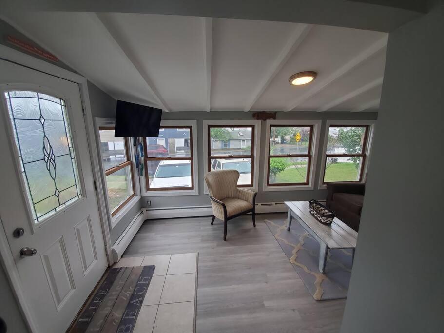 Beachy Bay Breeze Bungalow 2Br With Parking And Close To Many Amenities. Уэст-Хейвен Экстерьер фото